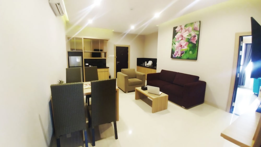 Orchardz Hotel Gajah Mada 16/25