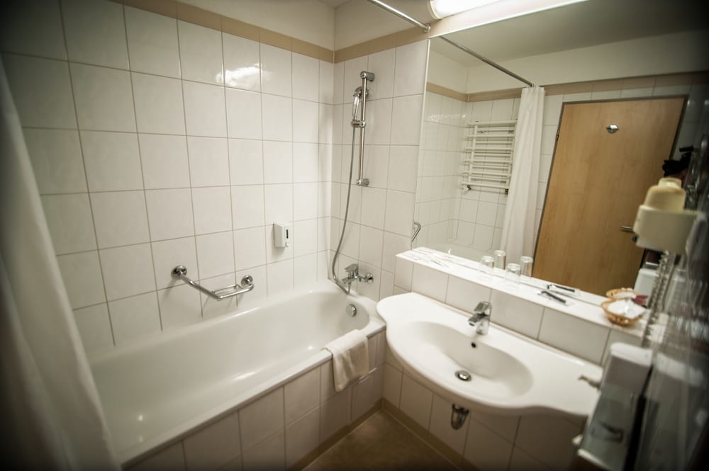 Hunguest Hotel Bal Resort 20/76