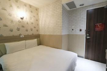 Basic, Double Bed, No Window
