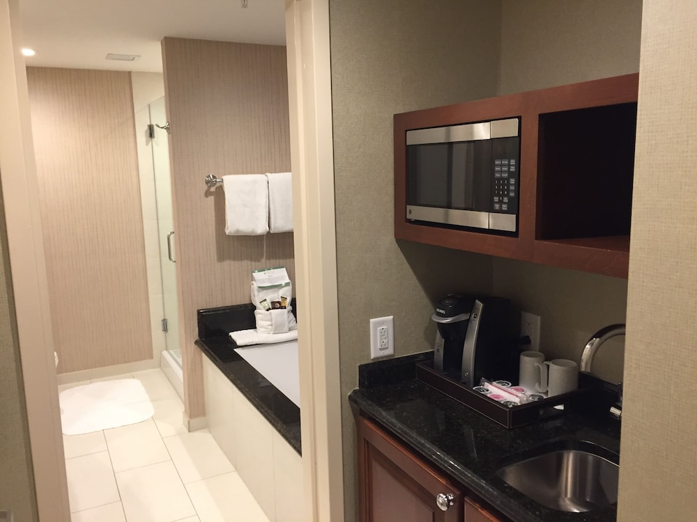 Town & Country Inn and Suites 33/36