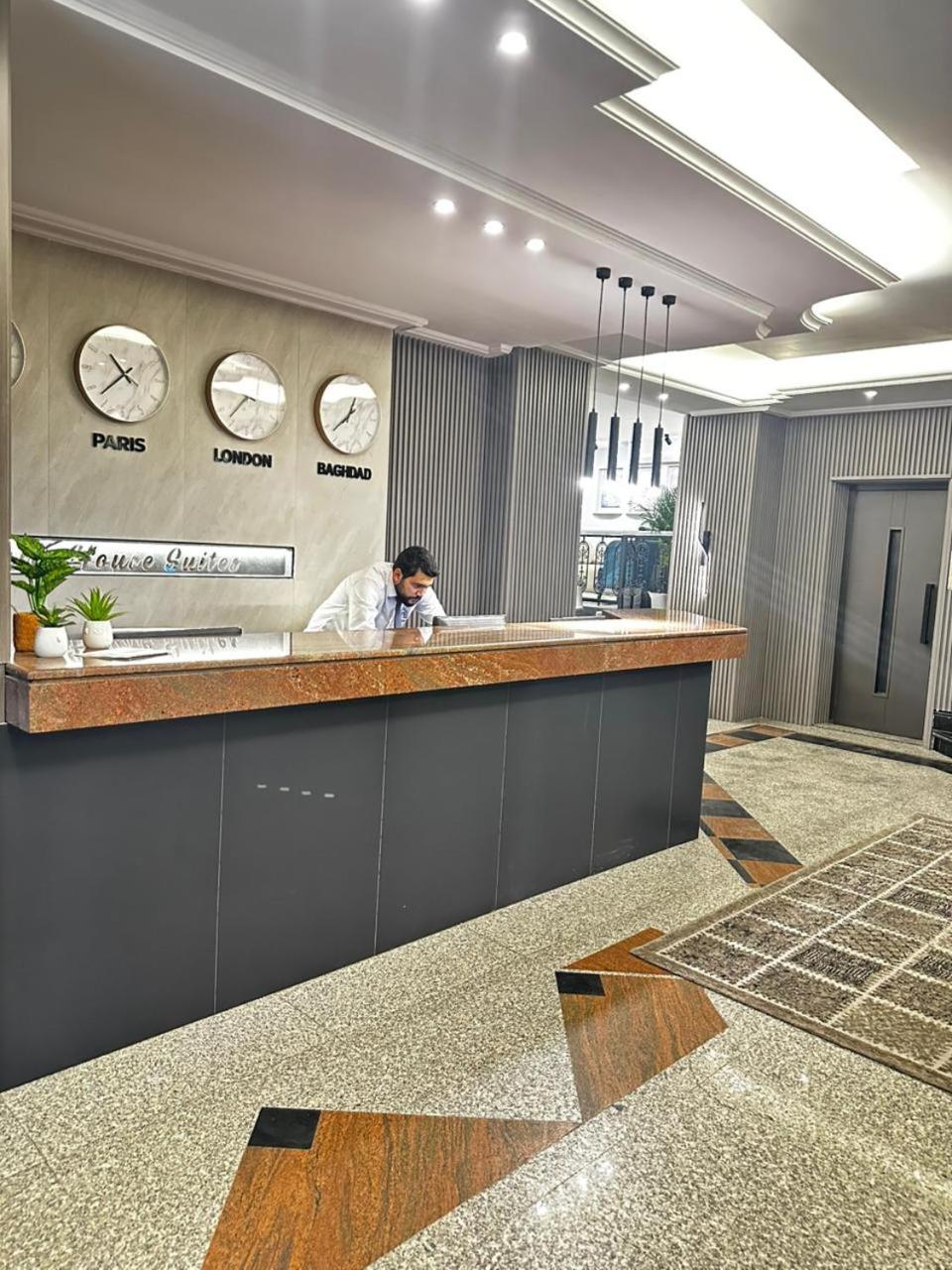White House Suites photo2