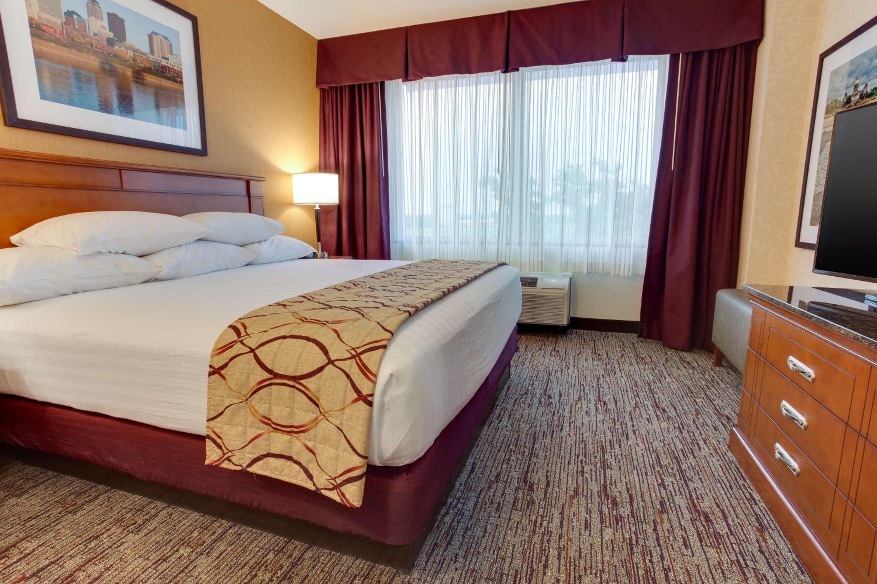 2 Rooms, Suite, King Bed, Sofa, Accessible