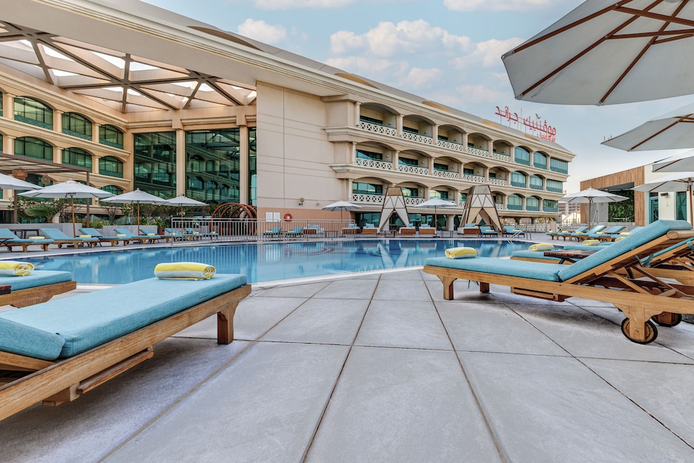 swimming pool spa