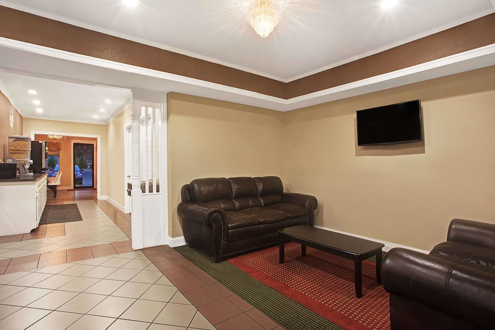 Super 8 By Wyndham Pearl/Jackson/East 18/29