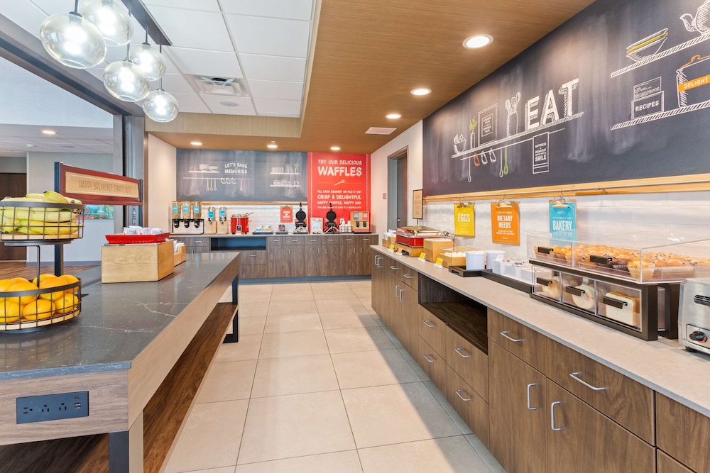 Hampton Inn & Suites Alachua I-75 15/18