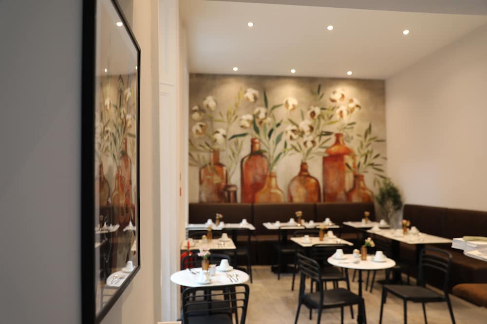 Reem Hotel 55/65