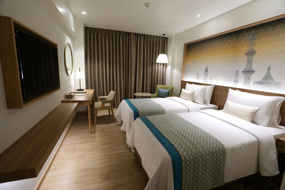 SUPERIOR TWIN (02 Single Beds City View)