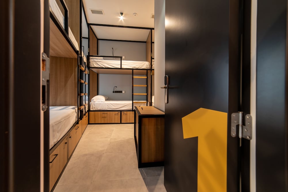Petit Hostel 13/50