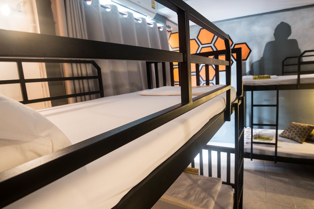 Beehive Phuket Old Town - Hostel 6/64