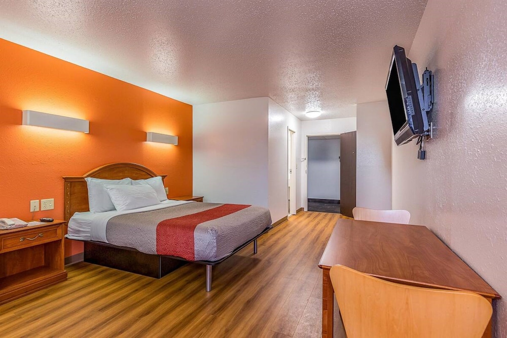 Red Lion Inn & Suites Pontoon Beach 22/55