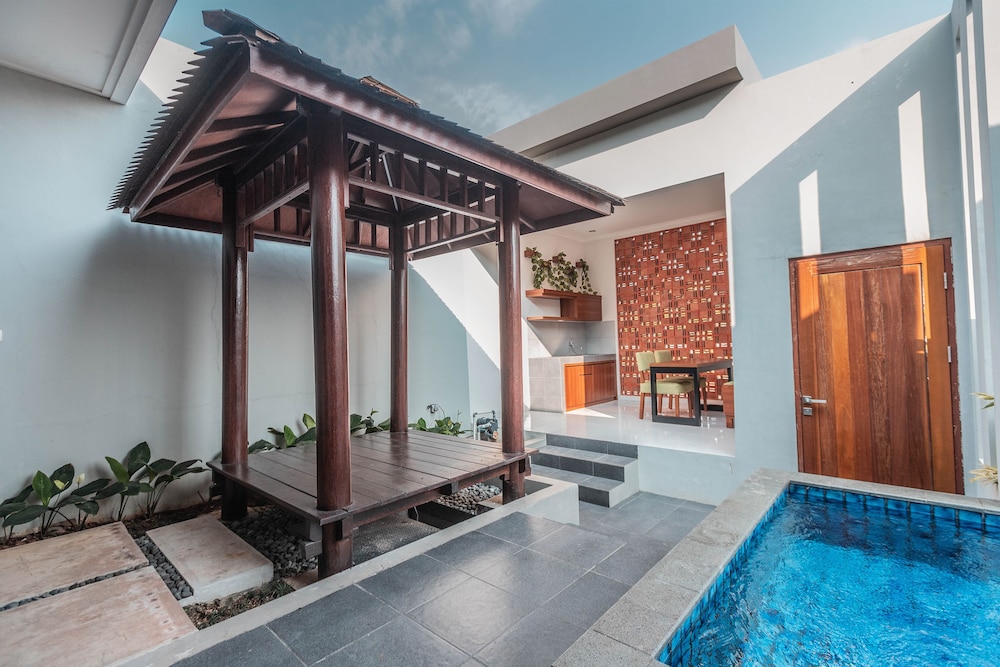 Nemuru Villa Ubud Anyer 1/30