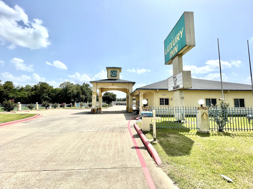 Luxury Inn & Suites Liberty 12/65