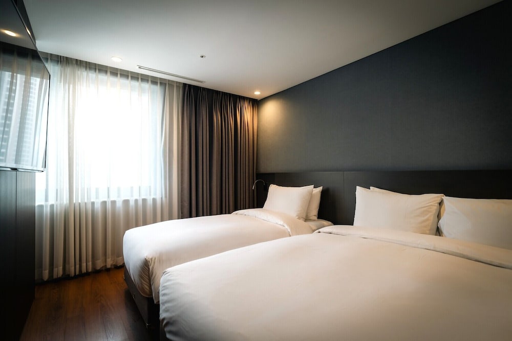 DELUXE, TWIN BEDS