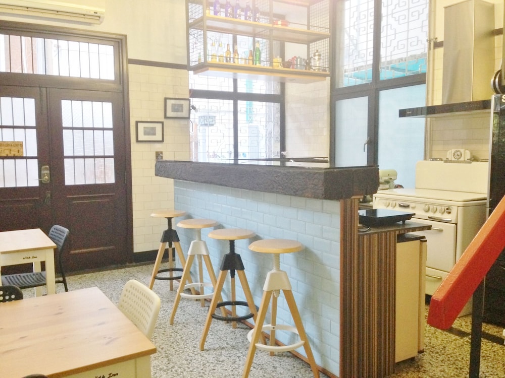With inn Hostel 38/50