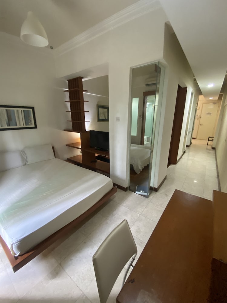 Peninsula Residence All Suite Hotel. 16/36