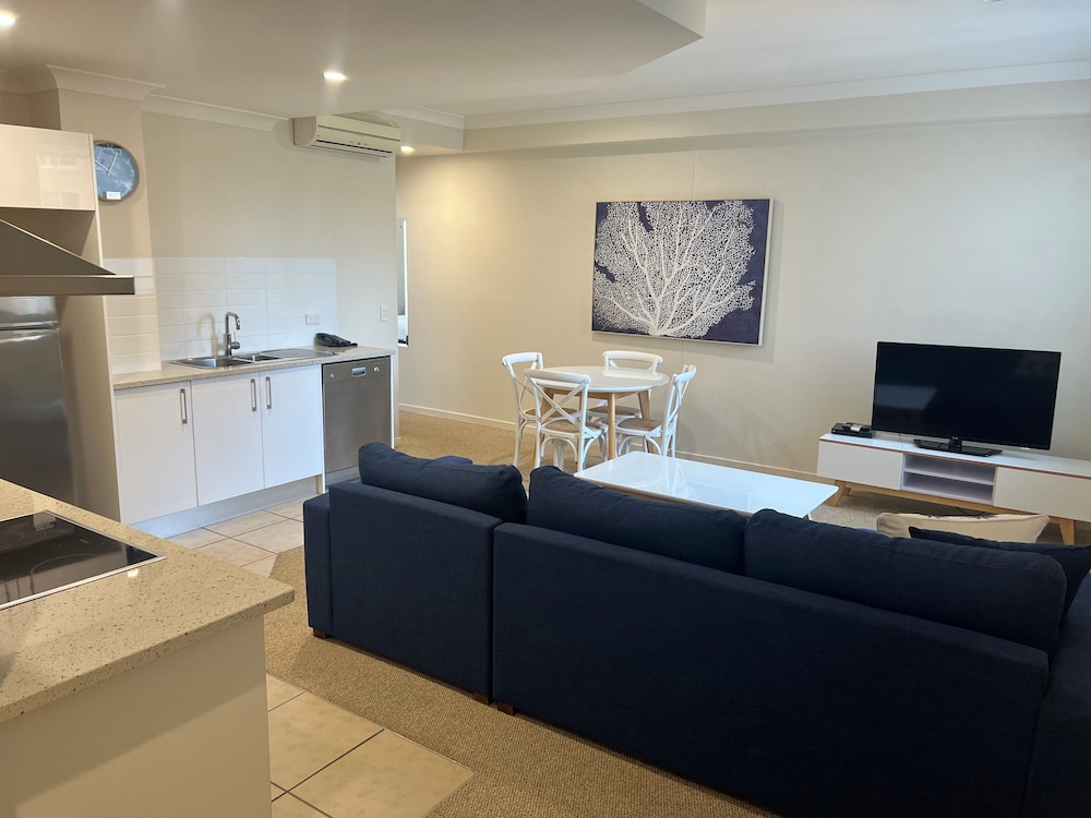 MACQUARIE WATERS BOUTIQUE APARTMENT HOTEL 17/26