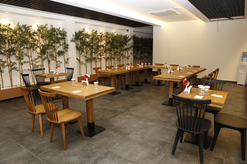 Sapko Airport Hotel 35/46