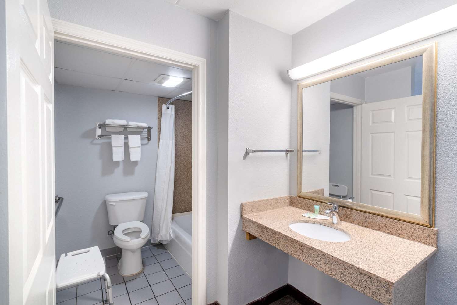Travelodge By Wyndham Pigeon Forge 36/37