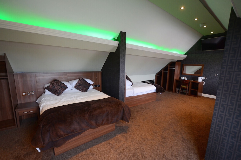 Harboro Hotel 4/33