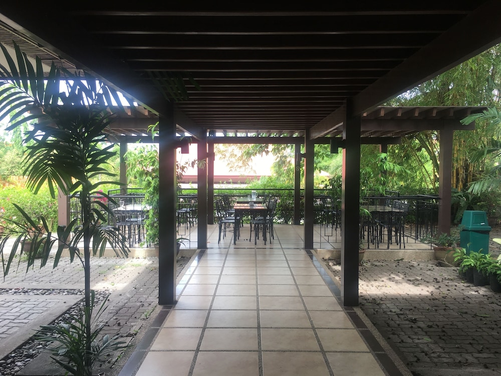 Hotel Tropika 26/49
