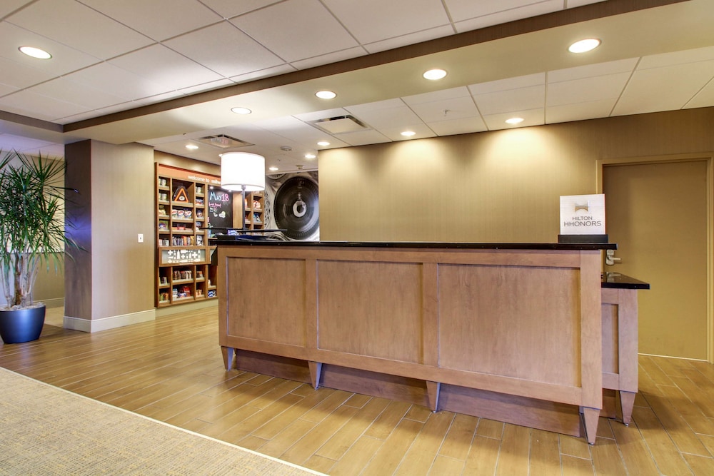 Hampton Inn & Suites Milwaukee West 14/64
