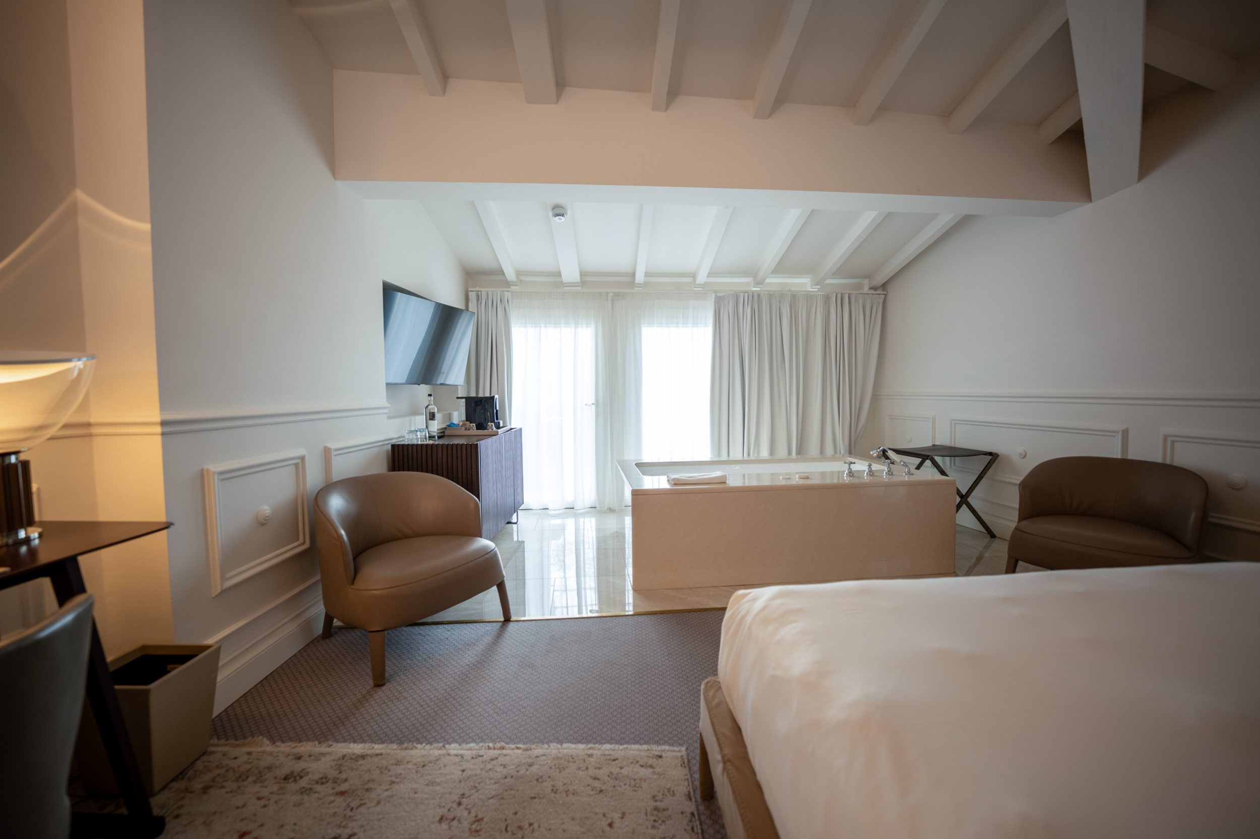 Junior Suite, Hot Tub 2/2