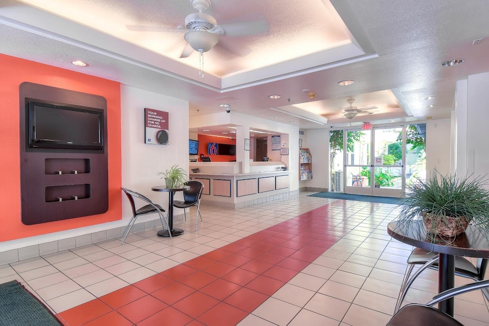 Motel6 San Diego, CA - Downtown 12/50