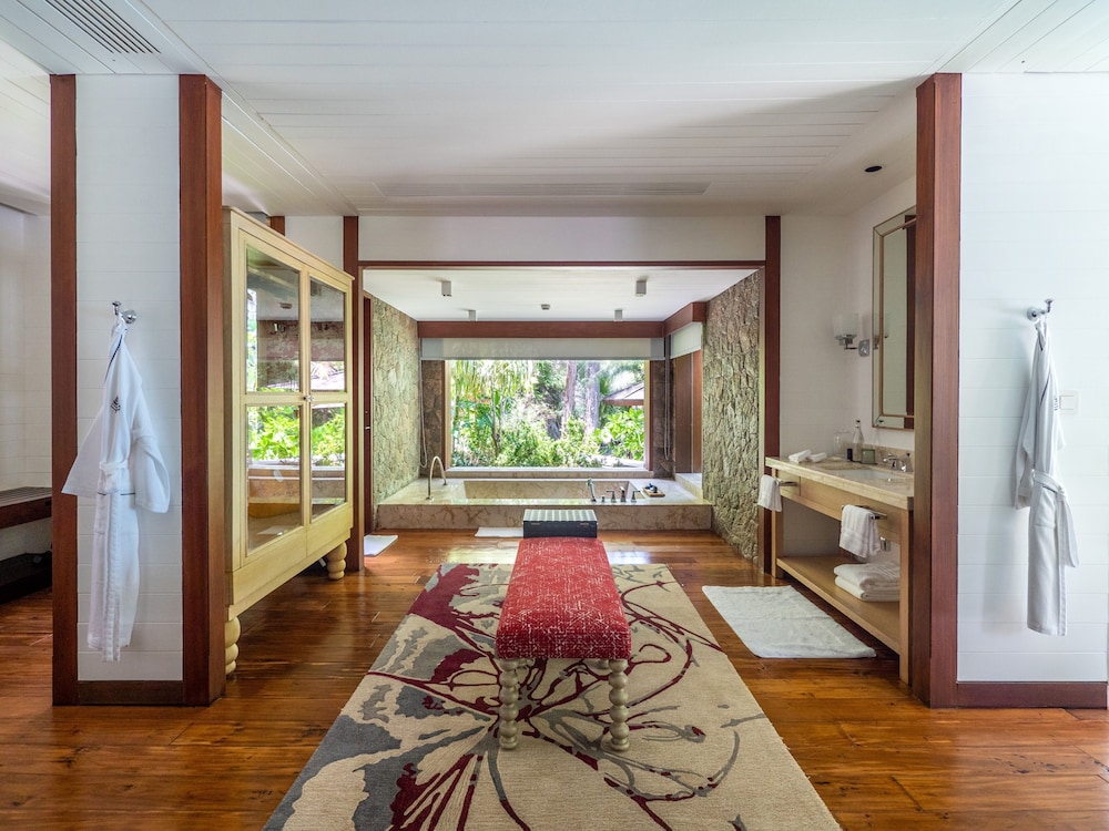3 BEDROOMS, BEACH, SUITE