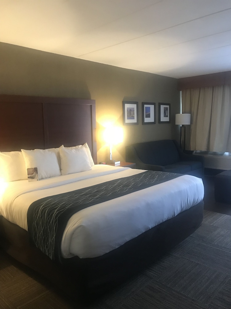 Comfort Inn Edgewater on Hudson River 10/37