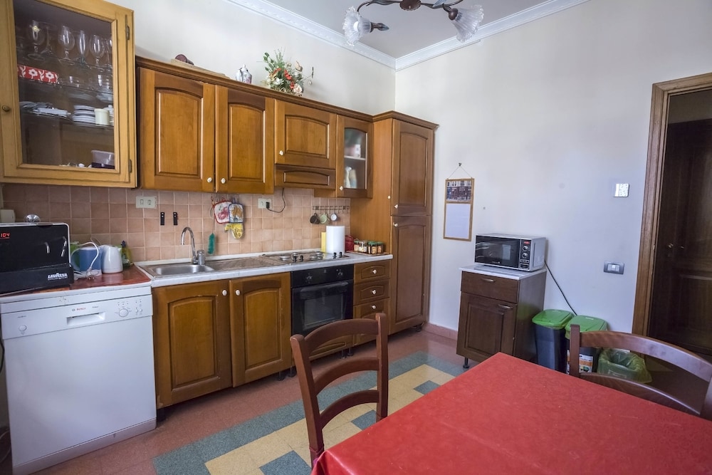 Anthony B&B 6/45