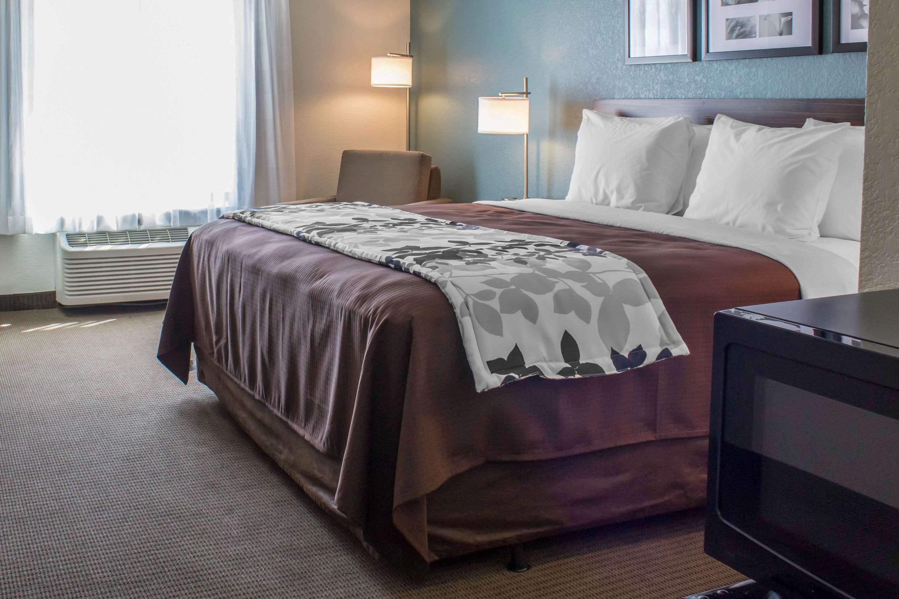 غرفة بسرير مزدوج، Sleep Inn & Suites Fort Dodge 2/2