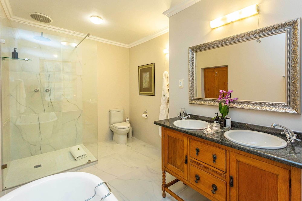 La Plume Boutique Guest House 48/50