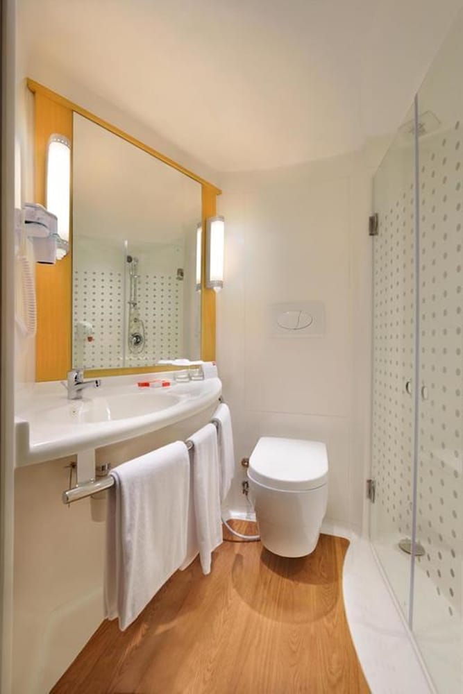 Ibis Padang 49/51