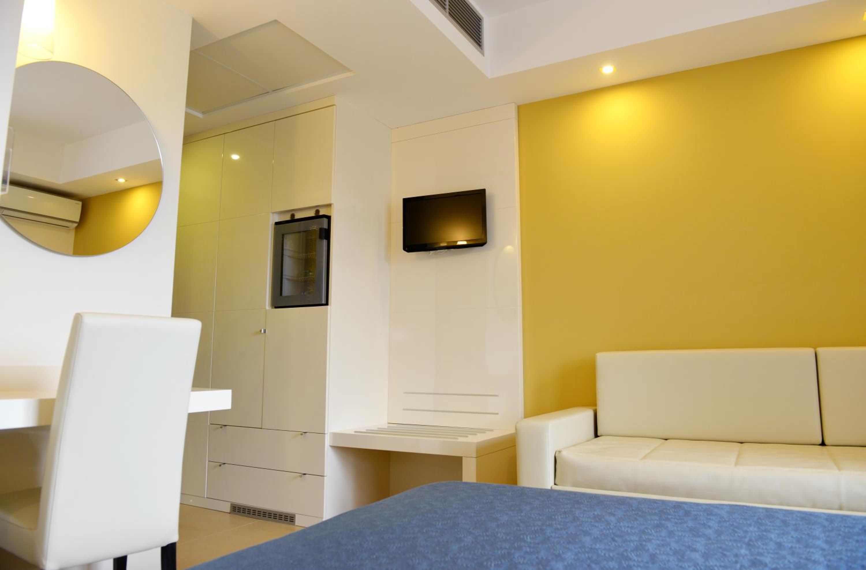 Prince Franklyn Hotel 33/55