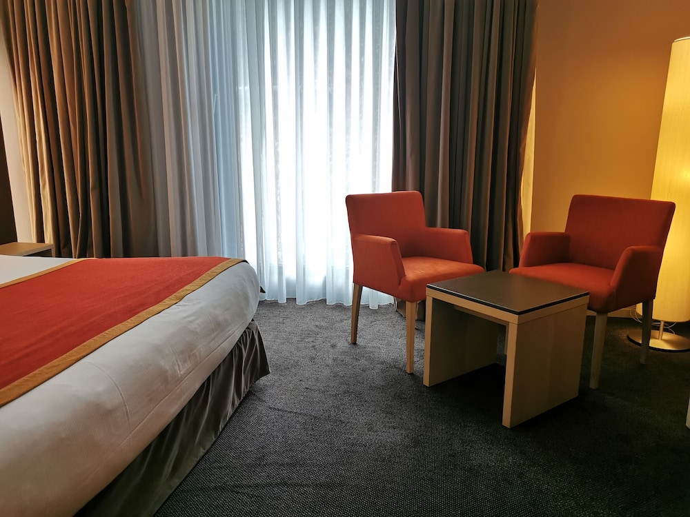 غرفة سوبيريور بسرير كينج وسرير فردي، Hotel De La Source 2/5