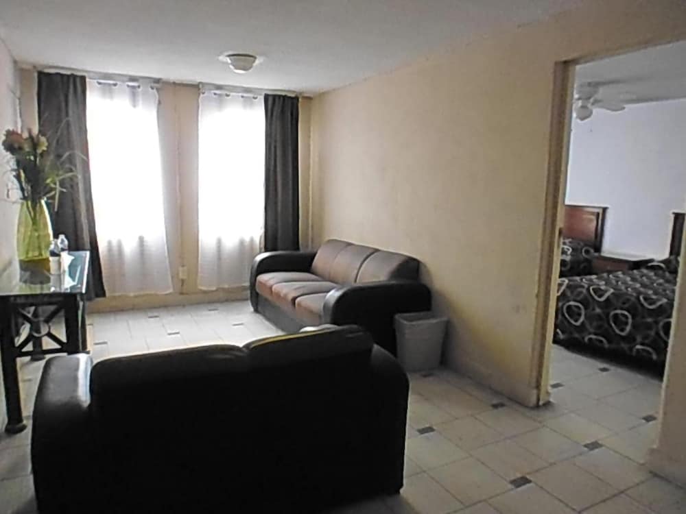 San Luis Hotel 24/32