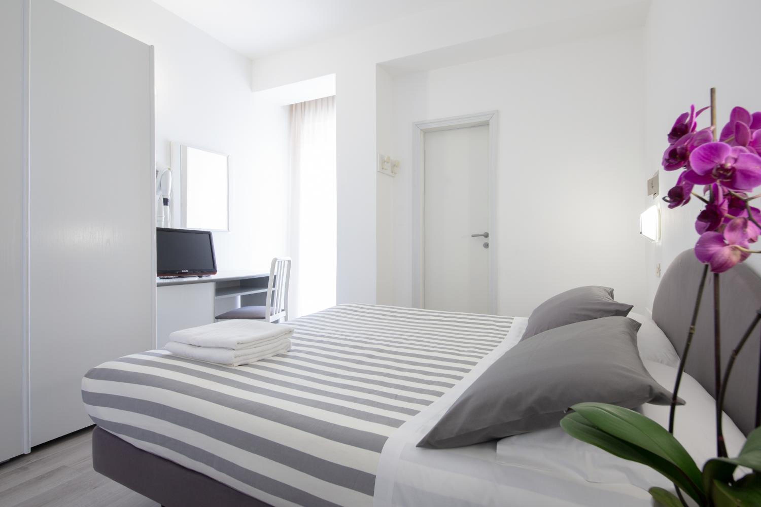 Hotel Sole 30/48