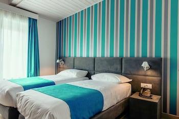 Room, Double or Twin Bed