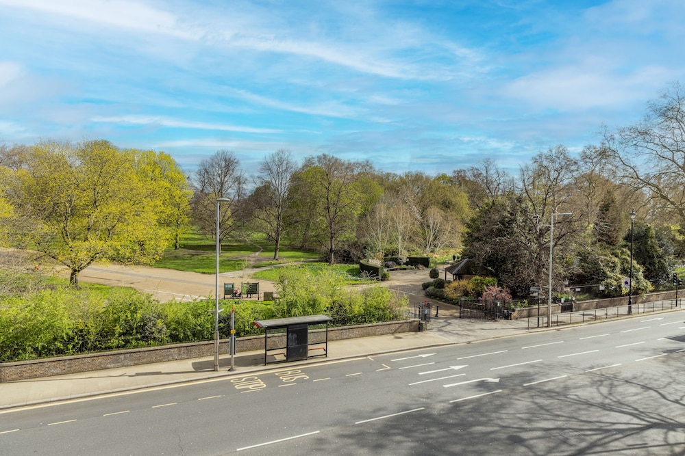 60 Hyde Park Gate Hotel 67/71