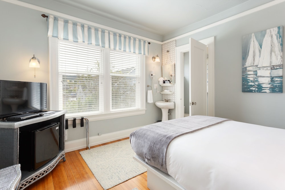 Nantucket Inn 12/50