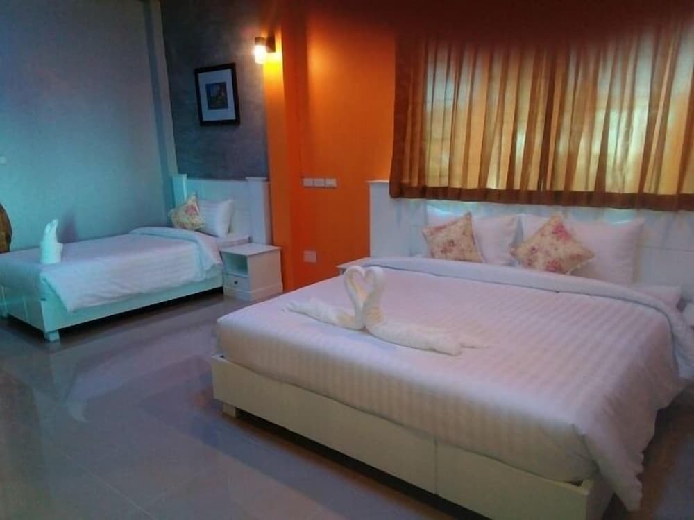 Waen Petch Place 27/55