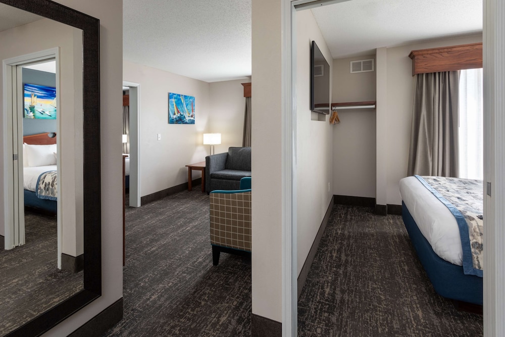 Grandstay Residential Suites Hotel - Sheboygan 68/69