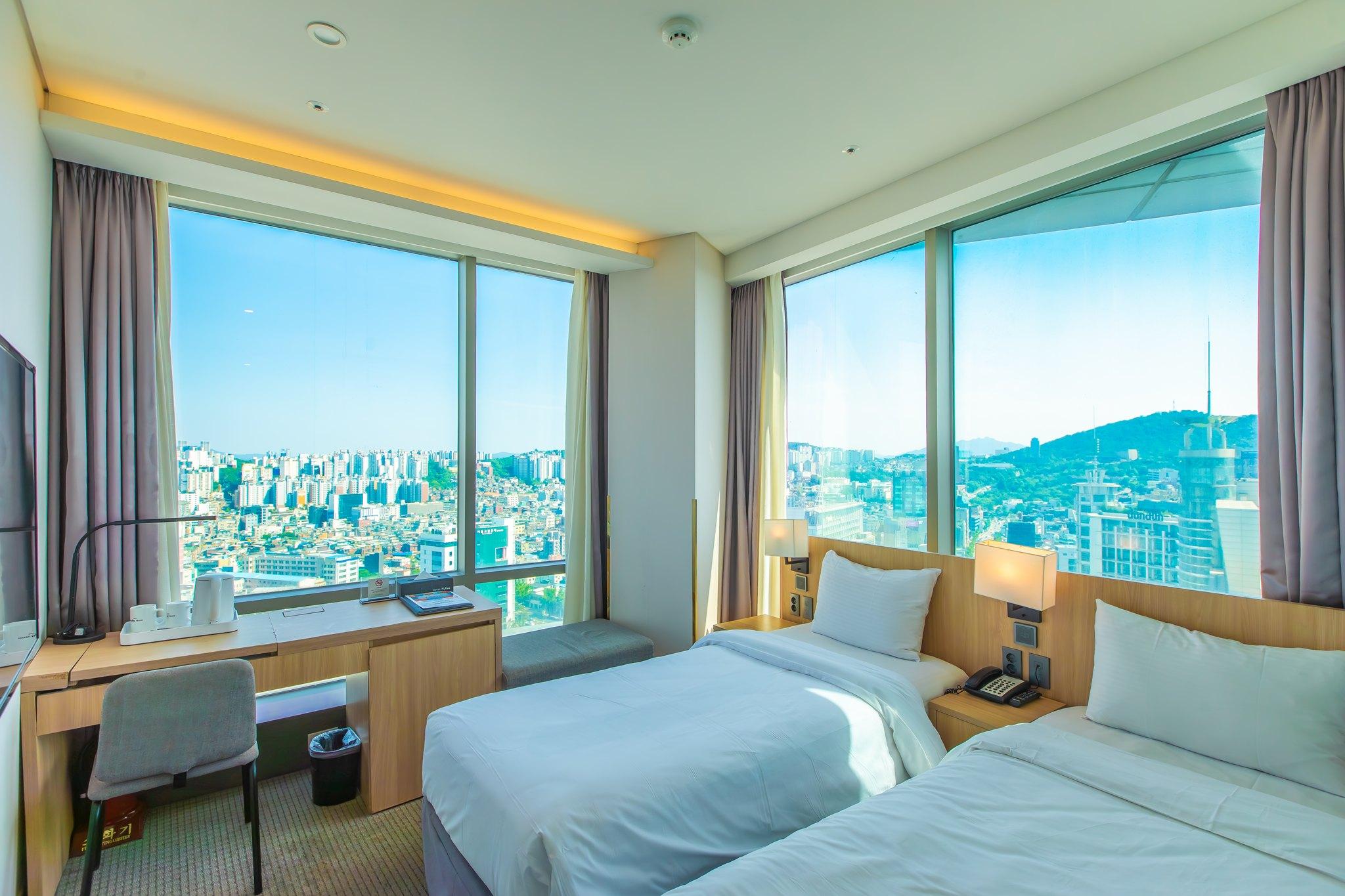 Panorama, Twin Beds, Bathtub