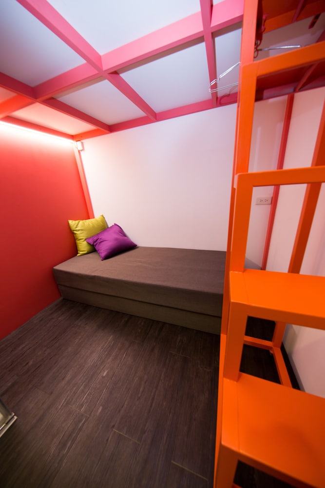 ECONOMY, DOUBLE BED, SHARED BATHROOM