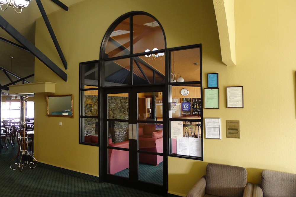 The Village Inn Hotel 3/38