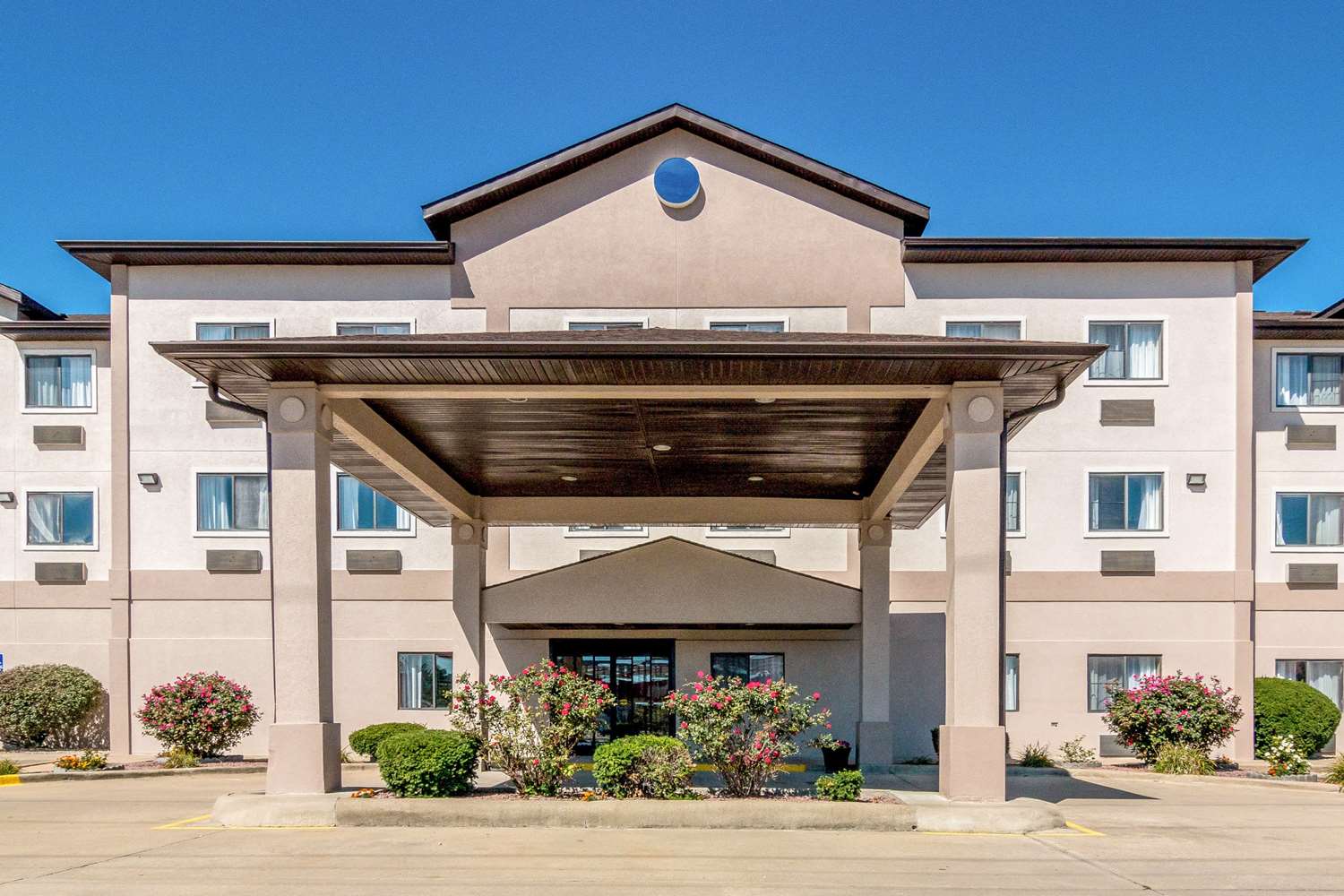 Quality Inn & Suites Salem near I-57 1/13