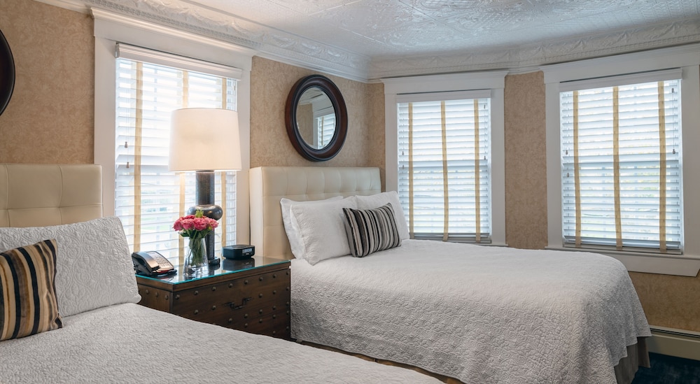 The Chateau Inn and Suites 21/57