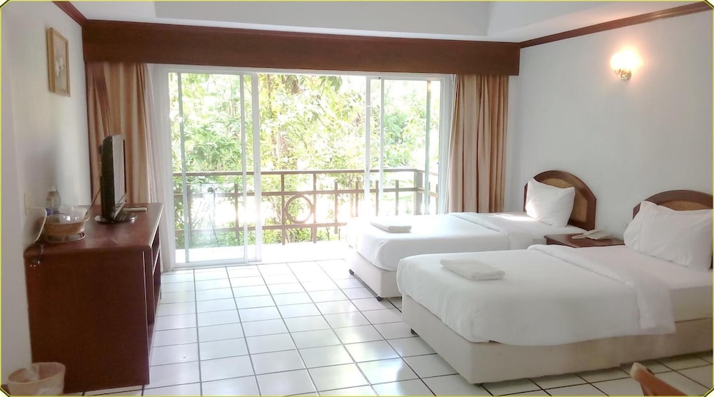 Thongpaeka Hotel 19/50