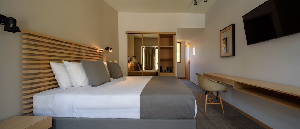 Fos Downtown Suites 12/50
