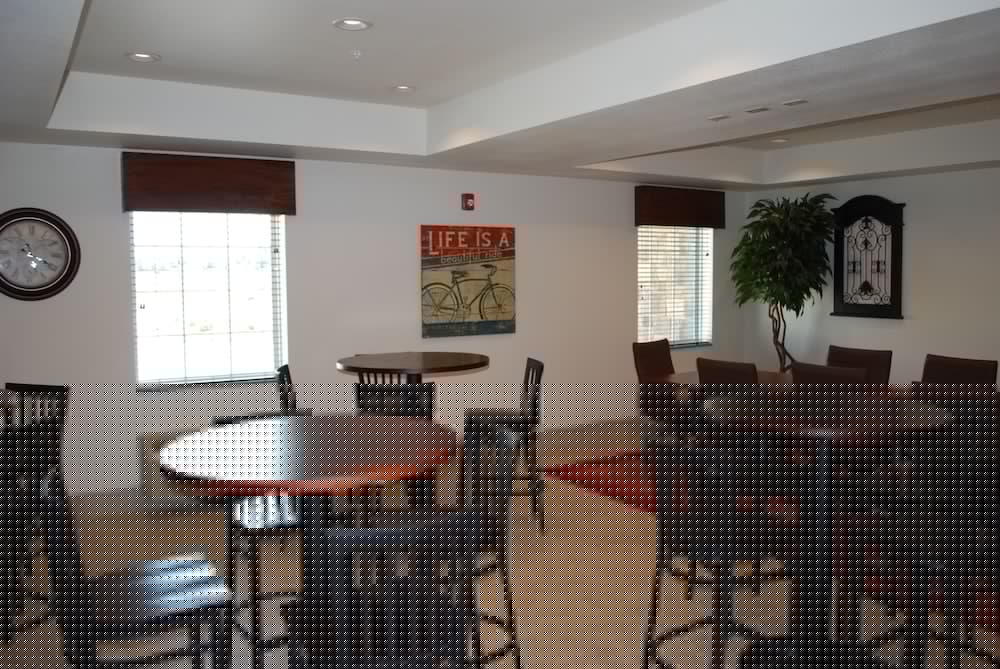 Landmark Suites 34/50